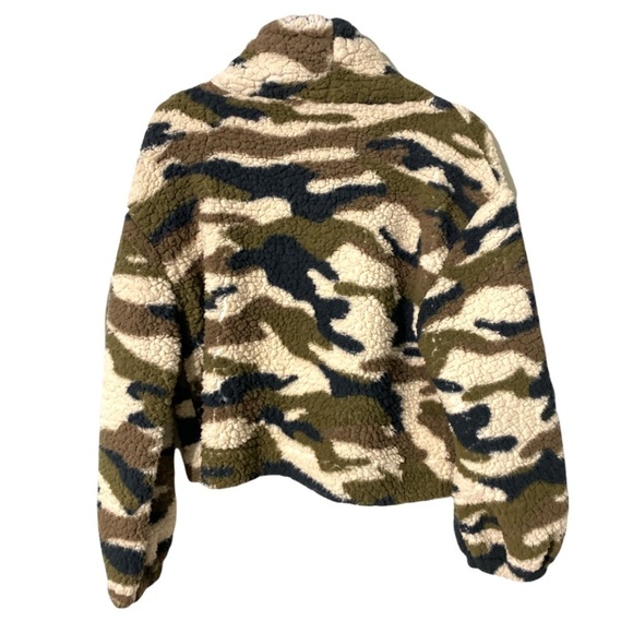Wild Fable camo fleece cropped drawstring sweatshirt l - Picture 3 of 6